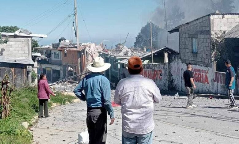 Explosión de camioneta con pirotecnia deja 4 lesionados en Puebla