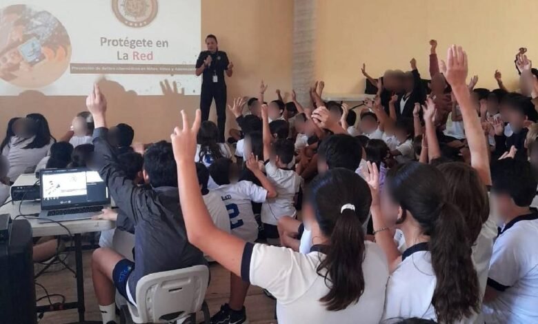 Alertan a estudiantes de Cancún en la prevención de delitos cibernéticos