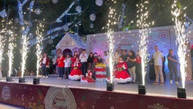 Cancún se ilumina con la magia de la Navidad: Inauguran Villa Navideña y pista de patinaje