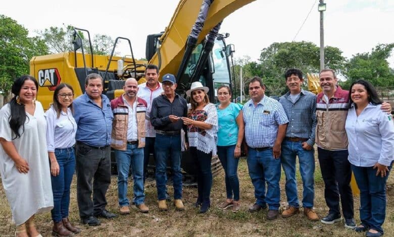 Entrega Mara Lezama herramientas e insumos a productores del Sur