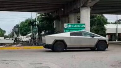 Cybertruck recorre la carretera de Cancún a Playa del Carmen