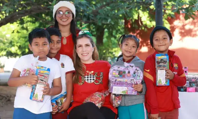 Atenea Gómez Ricalde concluye la entrega de juguetes del Programa Navidad en tu Escuela