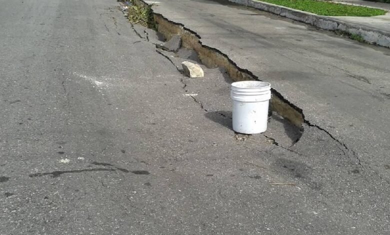 Se hunden casas en Chetumal por ríos subterráneos