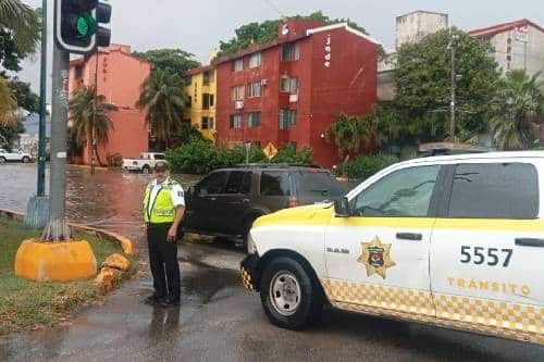 Aumenta tránsito de Cancún presencia ante lluvias