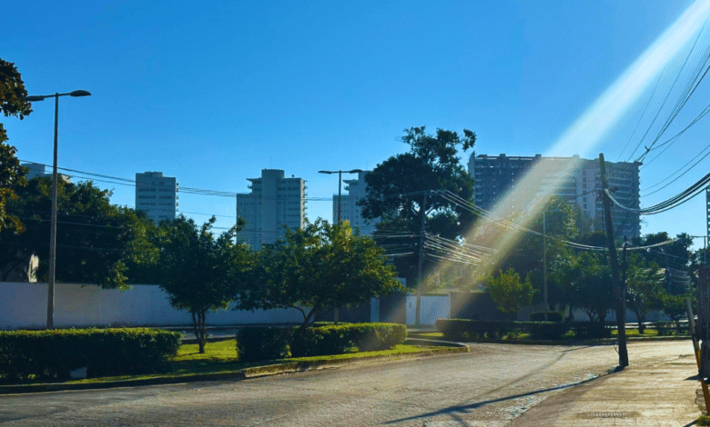 Amanece soleado pese a lluvia en Cancún