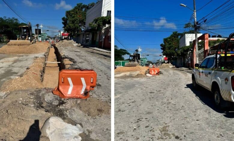 Cancún: Socavón en la ruta 4 provoca trabajos de reparación en tubería antigüa