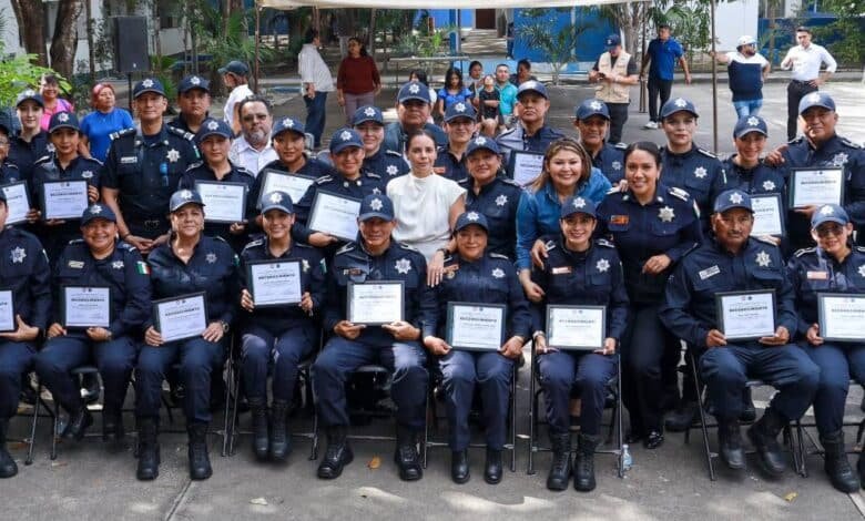Honra Ana Paty Peralta al personal de prevención del delito en Cancún