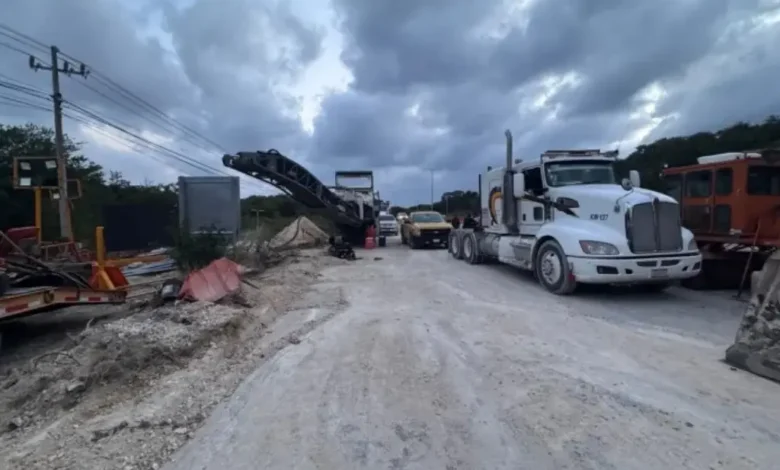 Arrancaron los trabajos de reparación del socavón de la carretera 307 en el tramo de Cancún a Playa del Carmen