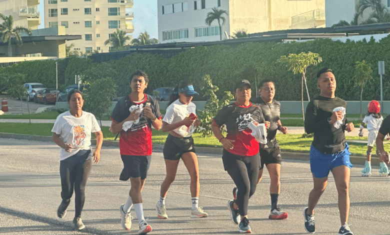 Cancunenses salen a hacer ejercicio a la avenida bonampak