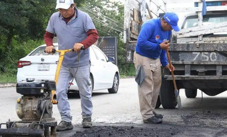 Continúan priorizando bacheo en avenidas más afectadas