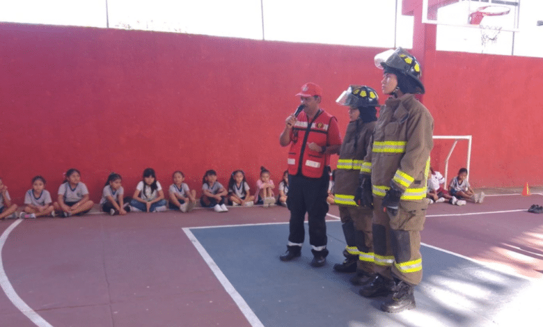 Fomentan bomberos de Cancún cultura de prevención y seguridad en estudiantes