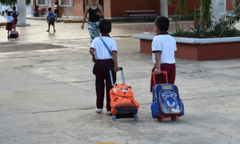 Niños en una escuela de Quintana Roo