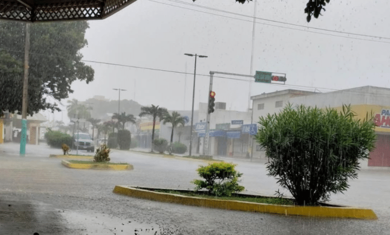 Se registran lluvias en la capital