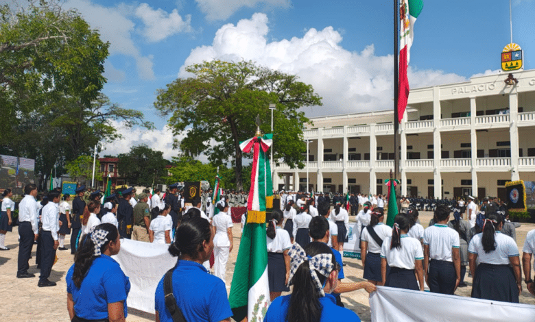 Toman protesta de bandera cuatro instituciones en Chetumal