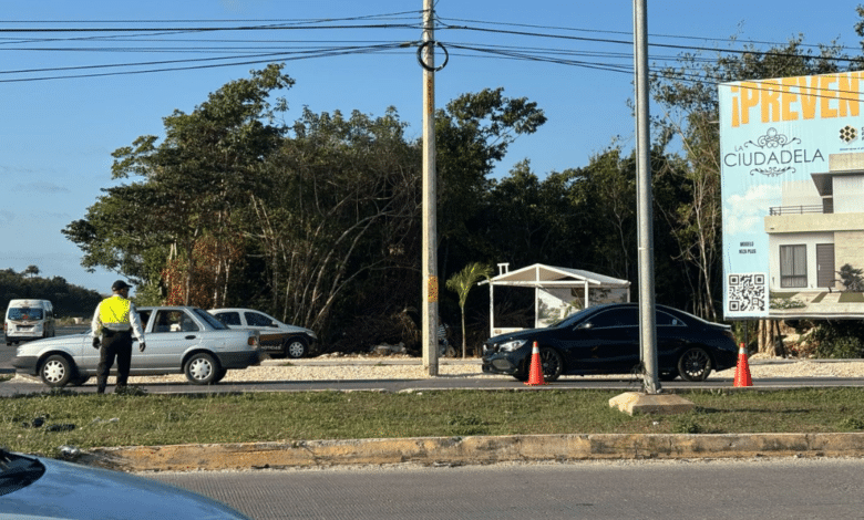 Cumplen petición ciudadana; instalan dispositivo vial en la 135