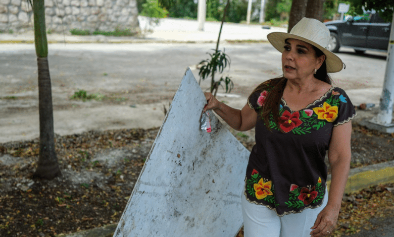 Mara Lezama, recogiendo basura