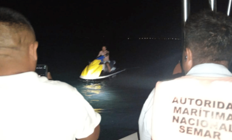 Marina rescata a dos personas extraviadas en la Laguna de Bacalar