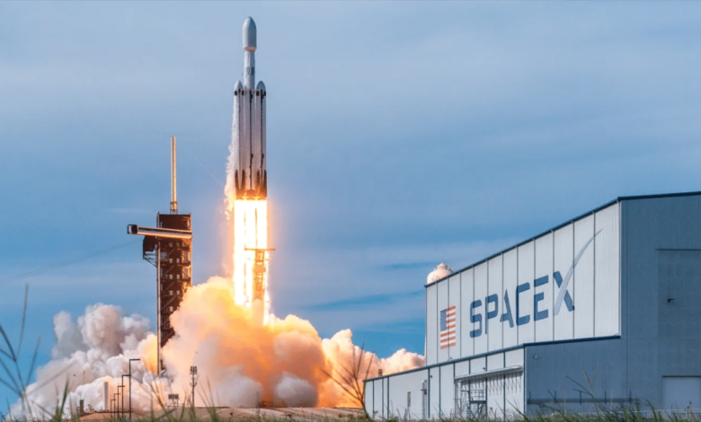 SpaceX en el despegue de uno de sus cohetes (Foto por Steven Madow de Space Explored)