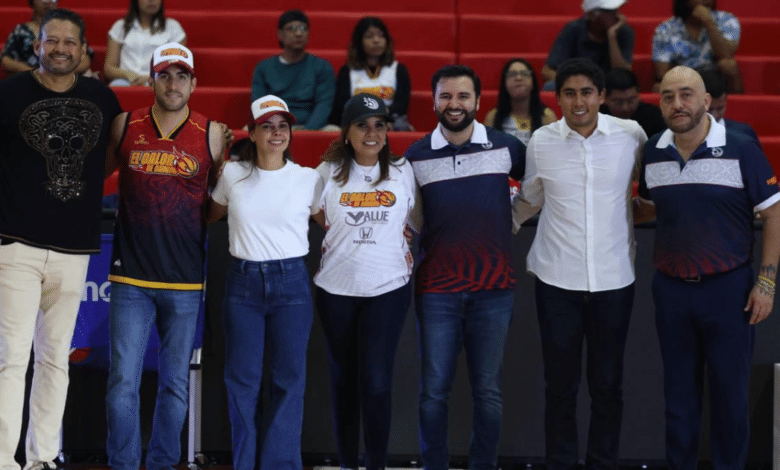 Apoya Ana Paty Peralta al Calor de Cancún femenil en su debut en casa