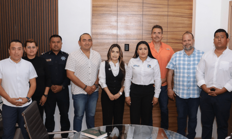 Imagen de autoridades de Puerto Morelos