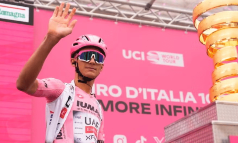 Isaac del Toro mantiene el liderato en el Giro de Italia y sube al podio en la etapa 13 (Foto por las cuenta de X: @giroditalia)