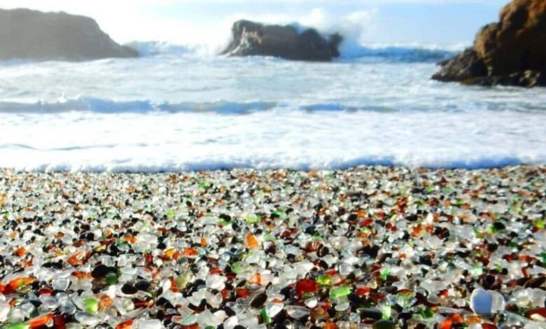 Conoce la playa de cristal en Fort Bragg, California (Foto de internet)